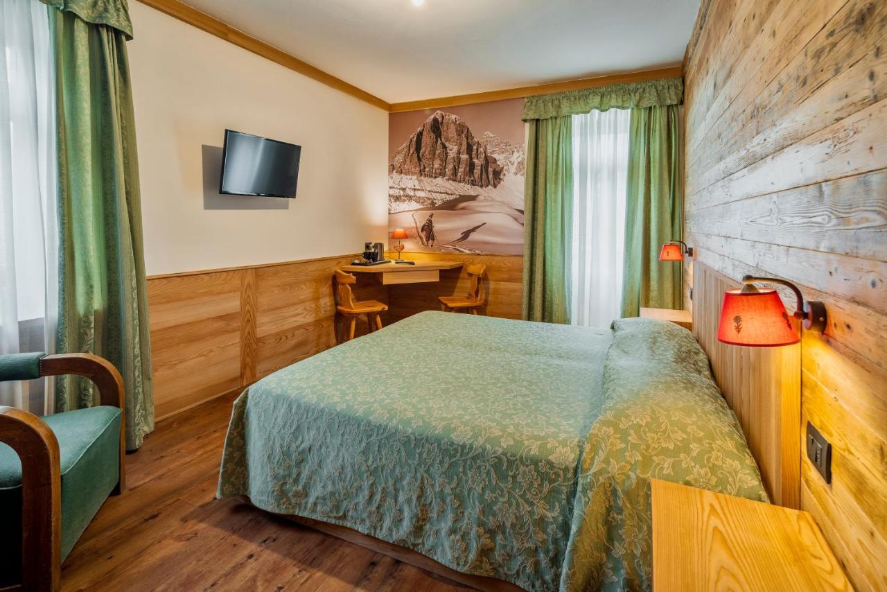 Hotel Corona Cortina dʼAmpezzo Zewnętrze zdjęcie