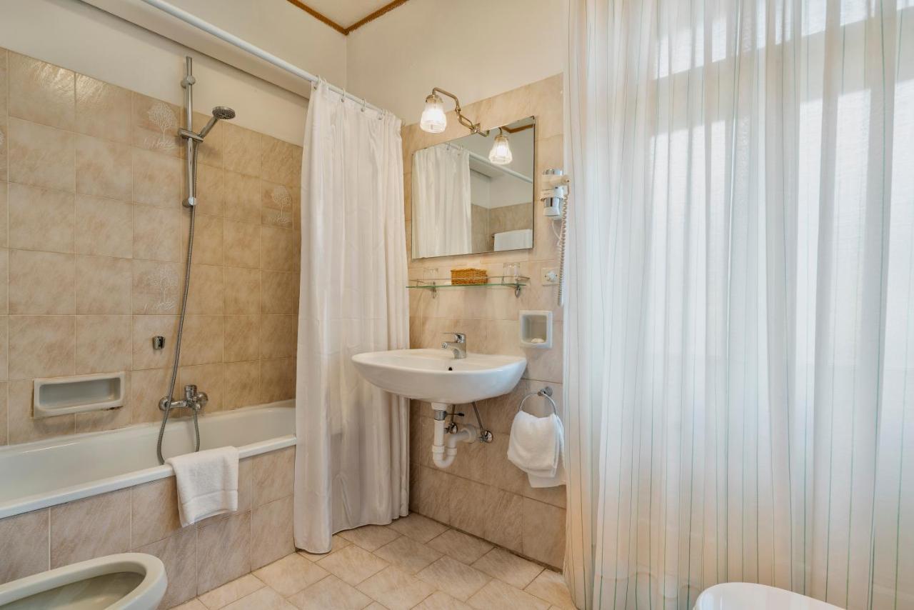 Hotel Corona Cortina dʼAmpezzo Zewnętrze zdjęcie