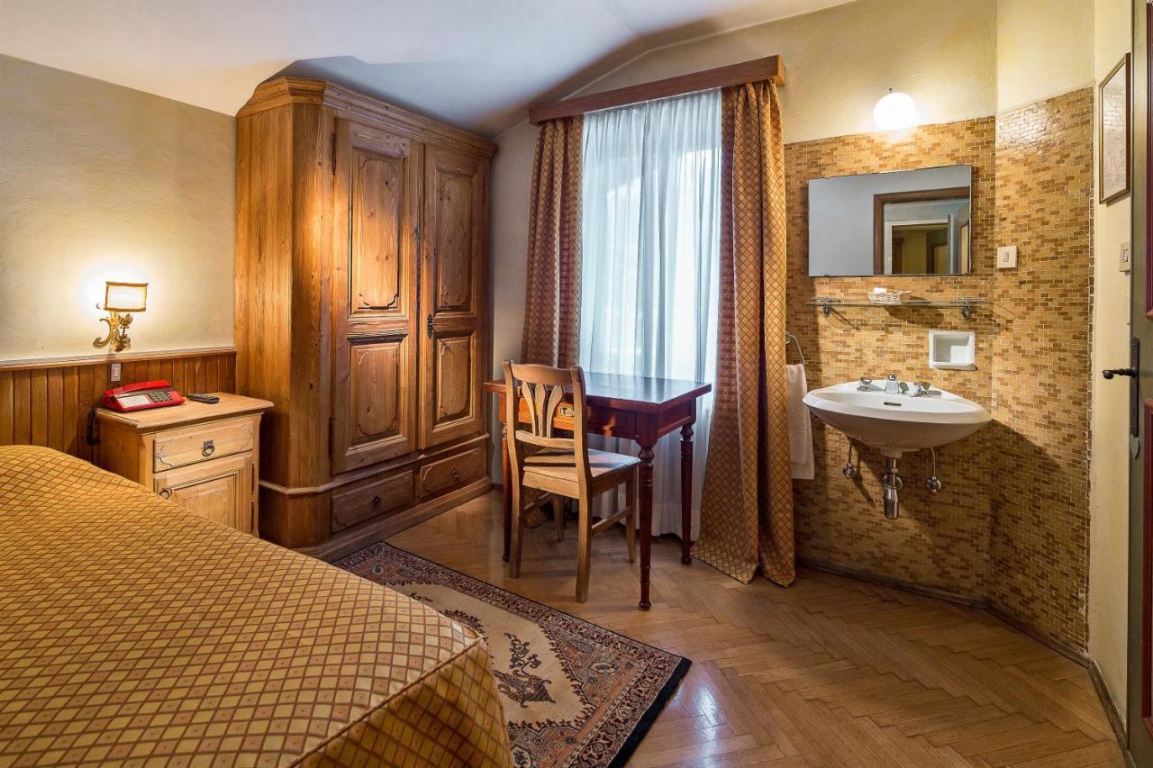 Hotel Corona Cortina dʼAmpezzo Zewnętrze zdjęcie