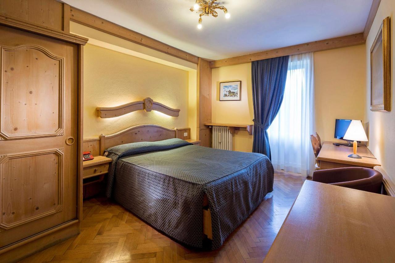Hotel Corona Cortina dʼAmpezzo Zewnętrze zdjęcie