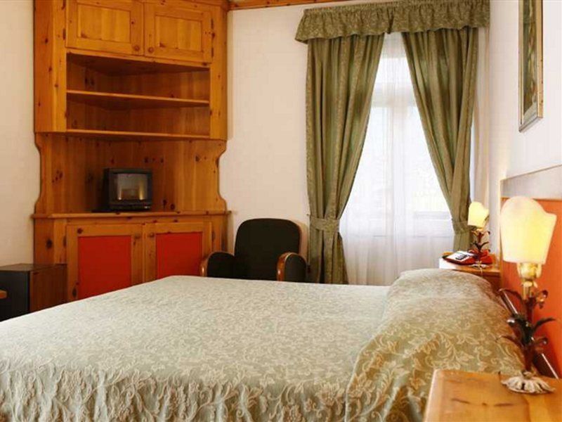 Hotel Corona Cortina dʼAmpezzo Zewnętrze zdjęcie