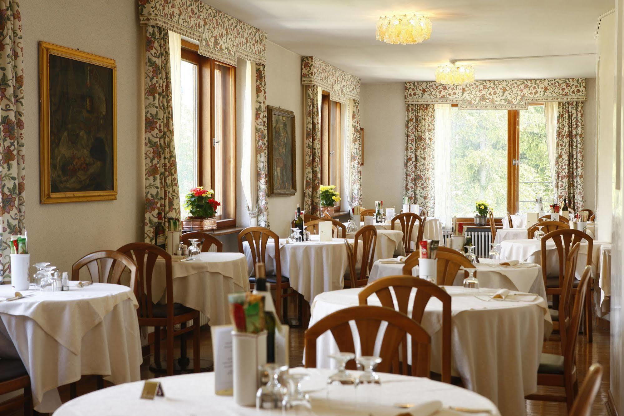 Hotel Corona Cortina dʼAmpezzo Zewnętrze zdjęcie