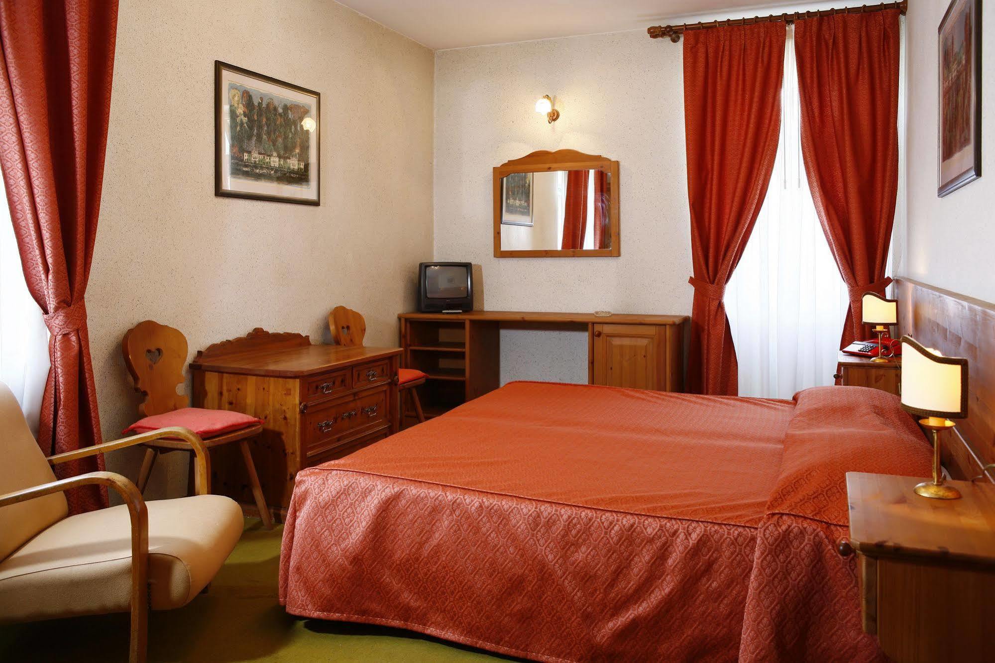 Hotel Corona Cortina dʼAmpezzo Zewnętrze zdjęcie