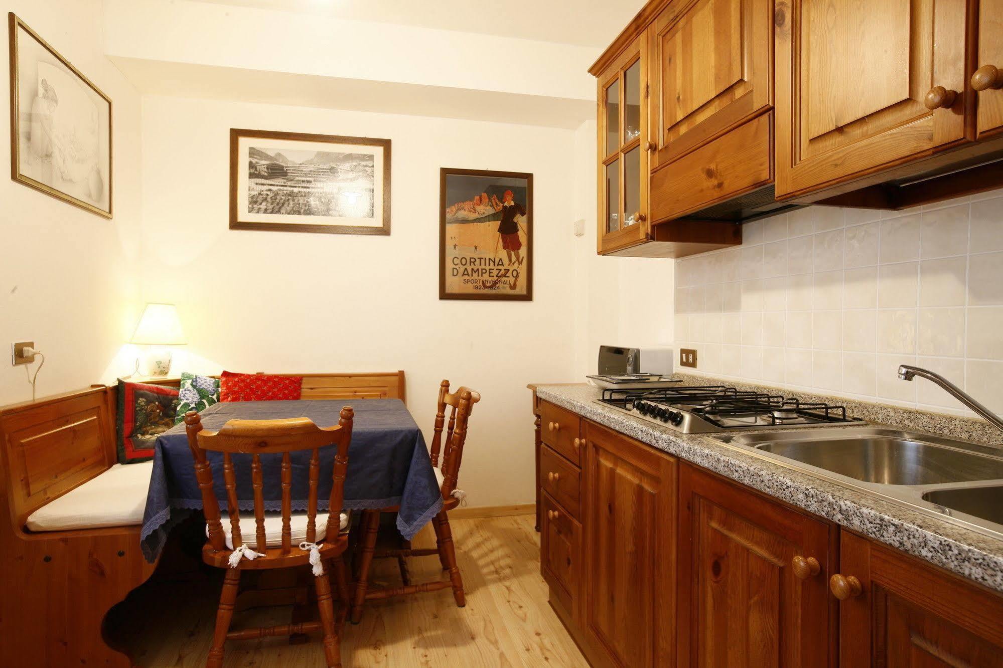 Hotel Corona Cortina dʼAmpezzo Zewnętrze zdjęcie