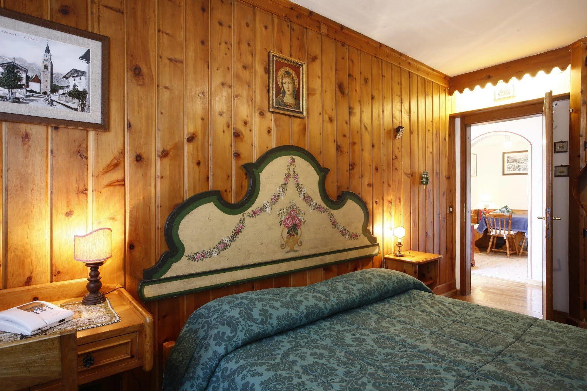 Hotel Corona Cortina dʼAmpezzo Zewnętrze zdjęcie
